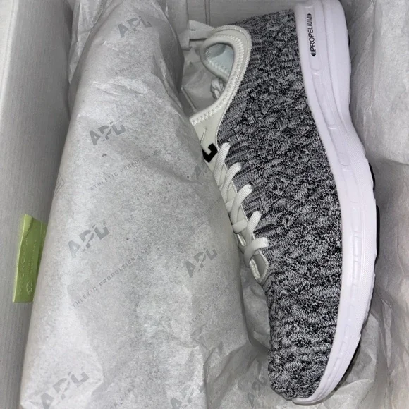 APL TechLoom Breeze Men 7.5 Gray White Knit Running Sneaker Lightweight Shoe NEW